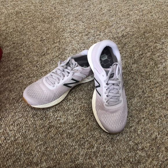 New Balance - Picture 2 of 9